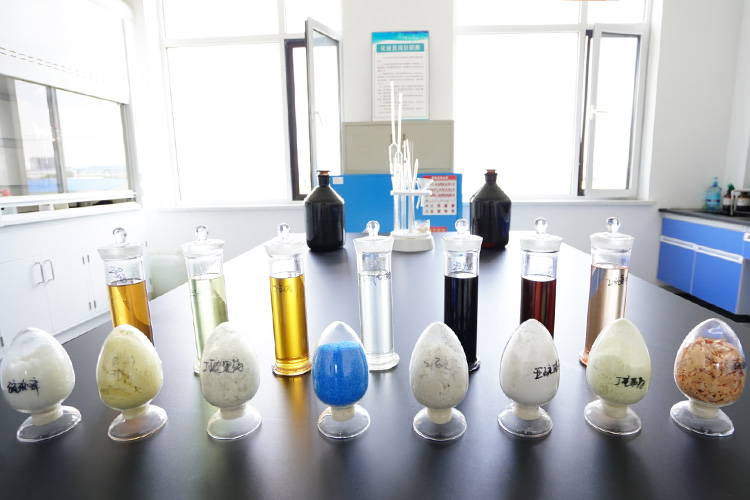 產(chǎn)品種類(lèi)多，主要有硫酸銅、硫酸鋅、黃藥系列、黒藥系列、硫氨酯、起泡劑、等選礦藥劑